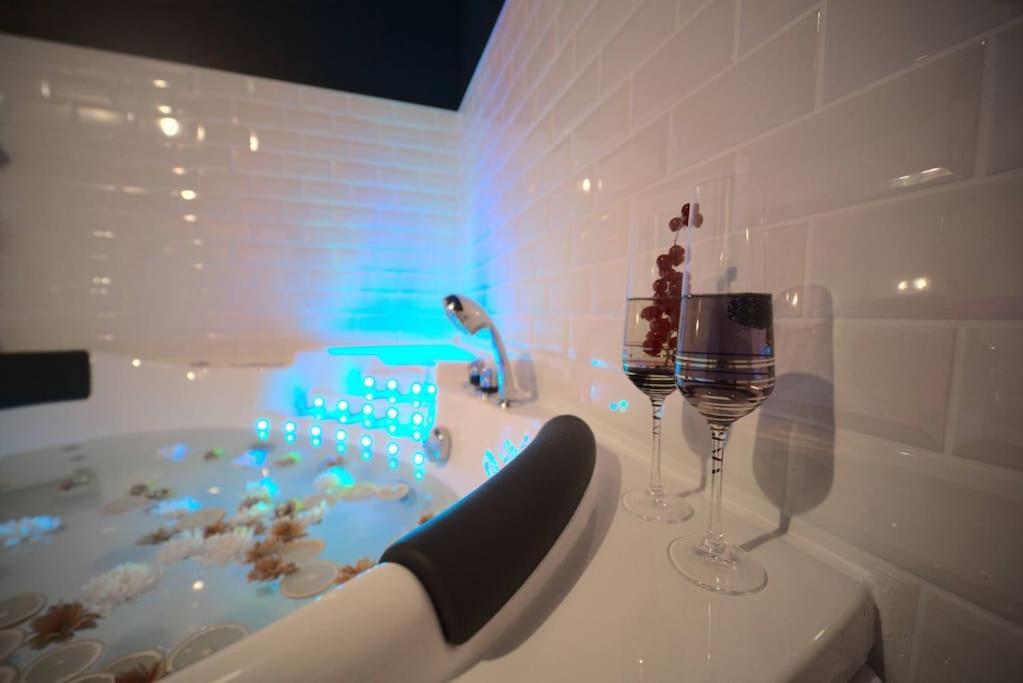 Luxury Room Jacuzzi Centre Ville Haut De Gamme ミュルーズ エクステリア 写真
