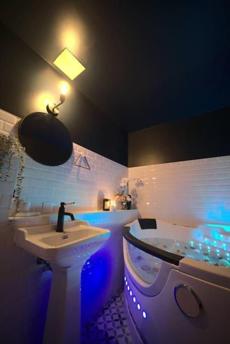 Luxury Room Jacuzzi Centre Ville Haut De Gamme ミュルーズ エクステリア 写真