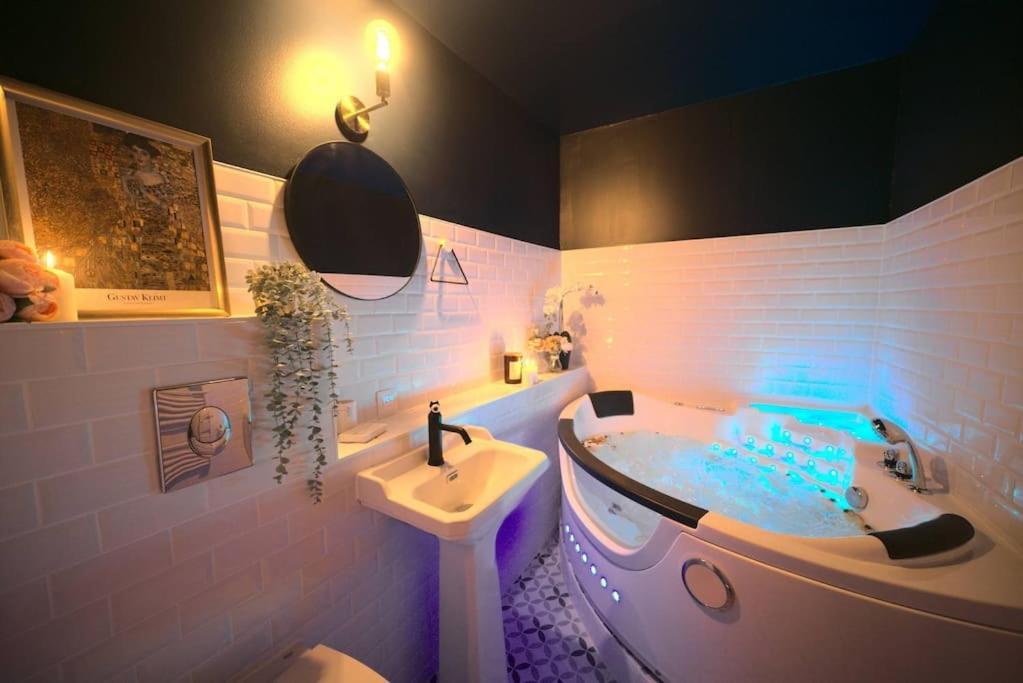 Luxury Room Jacuzzi Centre Ville Haut De Gamme ミュルーズ エクステリア 写真